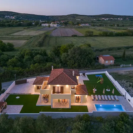 Rustica Zadarvillas וילה *